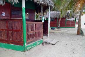 Cabins in Asserya Island - San Blas paradise - meals included