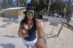 Cabins in Asserya Island - San Blas paradise - meals included