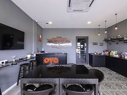 OYO 1145 Lea Guest House & Cafe