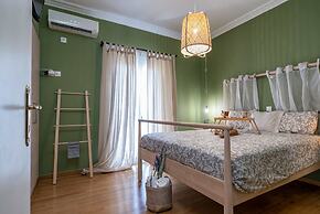 Apartment at the foothills of Acropolis