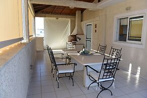 Top Floor With Stunning 360 View