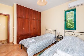 Anemos Villa in Salakos