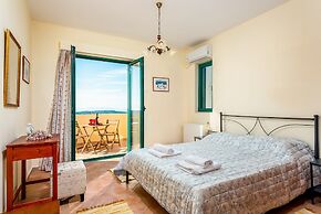 Anemos Villa in Salakos