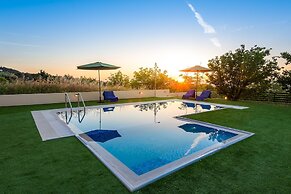 Anemos Villa in Salakos