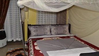 Strikers Hotel