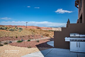 Sunny Ledgeview Retreat