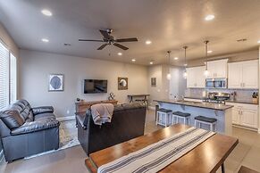 Sunny Ledgeview Retreat