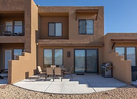 Sunny Ledgeview Retreat