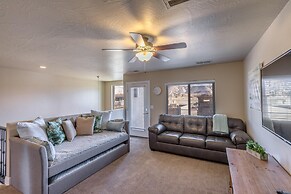 Sunny Ledgeview Retreat