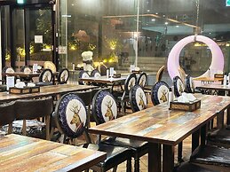 Champs Elysees Hotel