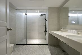 Champs Elysees Hotel