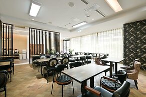 Champs Elysees Hotel