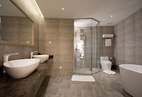 The QUBE Hotel & Suite Vientiane