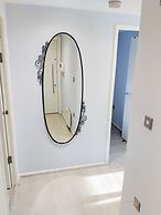 LT Grove Apartment - Stratford
