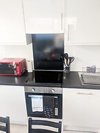 LT Grove Apartment - Stratford