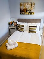 LT Grove Apartment - Stratford