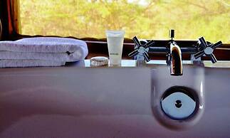 Kabalega Wilderness Lodge