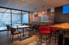 SORO Montevideo, Curio Collection by Hilton