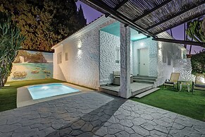 Villas By Seric,15' walking to the beach