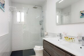 Villas By Seric,15' walking to the beach