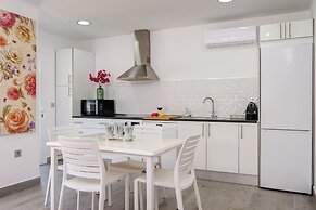 Villas By Seric,15' walking to the beach