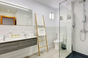 Villas By Seric,15' walking to the beach