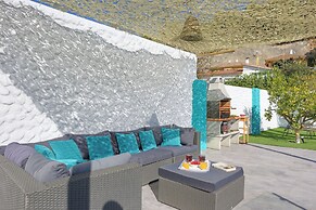 Villas By Seric,15' walking to the beach