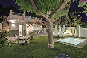 Villas By Seric,15' walking to the beach