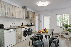 Villas By Seric,15' walking to the beach