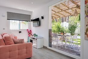 Villas By Seric,15' walking to the beach