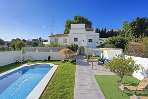 Villas By Seric,15' walking to the beach