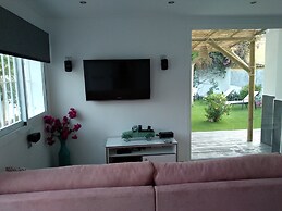 Villas By Seric,15' walking to the beach