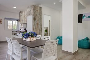 Villas By Seric,15' walking to the beach