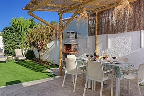 Villas By Seric,15' walking to the beach