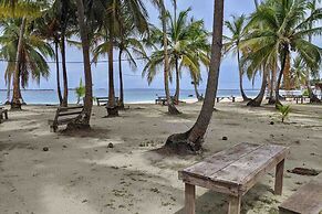 San Blas Paradise Private Cabins on Shipwreck Island - meals included
