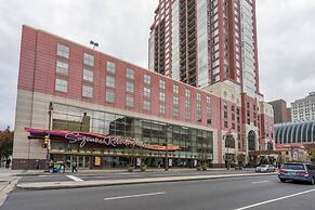 City Center!!! - Gorgeous Apartment With Deck