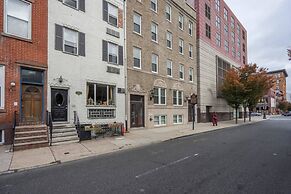 City Center!!! - Gorgeous Apartment With Deck