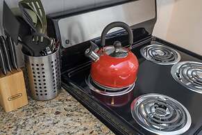 City Center!!! - Gorgeous Apartment With Deck