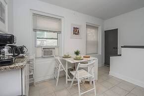 City Center!!! - Gorgeous Apartment With Deck