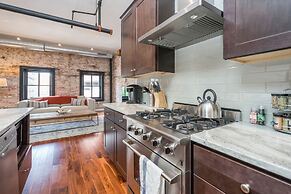 Luxurious Million-dollar Condo w/ Perfect Location