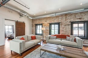 Luxurious Million-dollar Condo w/ Perfect Location