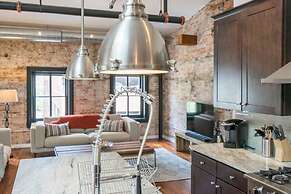 Luxurious Million-dollar Condo w/ Perfect Location