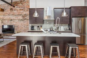 Luxurious Million-dollar Condo w/ Perfect Location