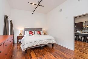 Luxurious Million-dollar Condo w/ Perfect Location