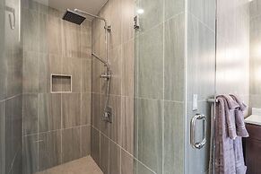 Luxurious Million-dollar Condo w/ Perfect Location