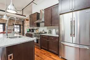 Luxurious Million-dollar Condo w/ Perfect Location