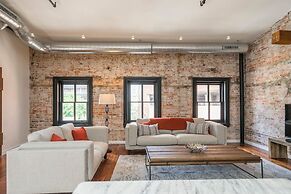 Luxurious Million-dollar Condo w/ Perfect Location