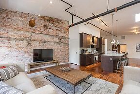 Luxurious Million-dollar Condo w/ Perfect Location