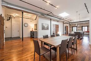 Luxurious Million-dollar Condo w/ Perfect Location