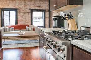 Luxurious Million-dollar Condo w/ Perfect Location